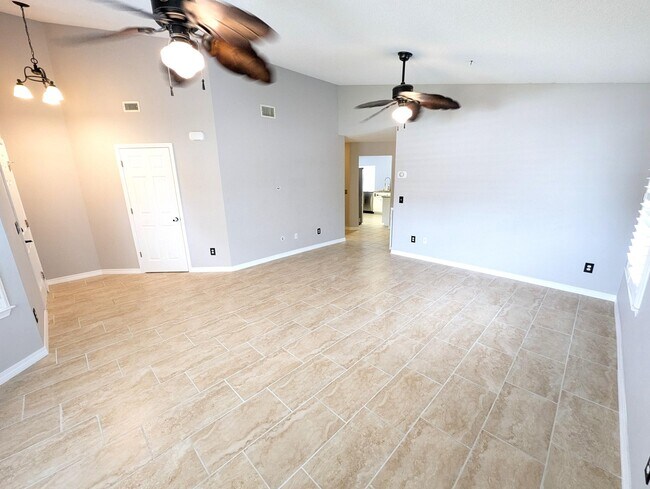 Building Photo - 9475 Pine Lily Ct