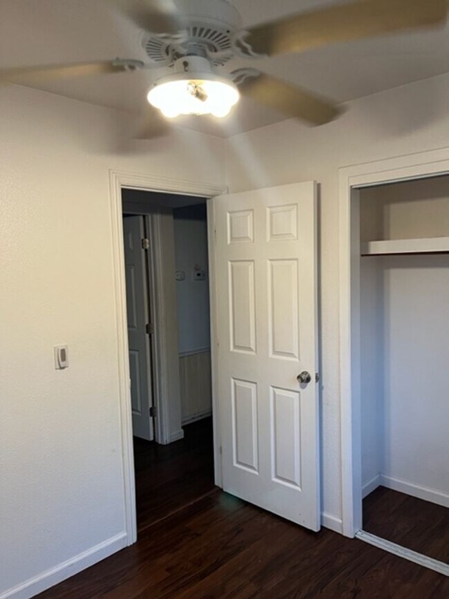 Building Photo - Single story 3 bedroom 2 bath home