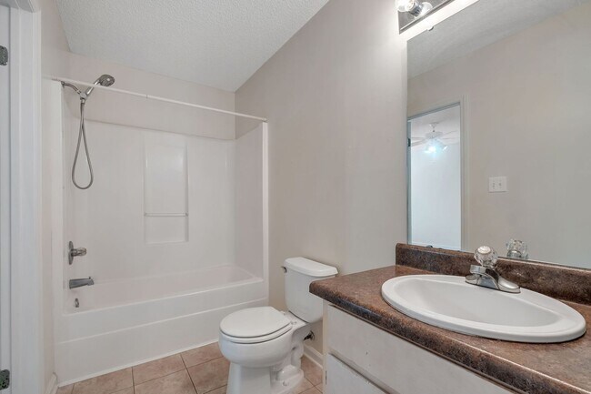 Building Photo - NE Tallahassee Townhome with Community Pool
