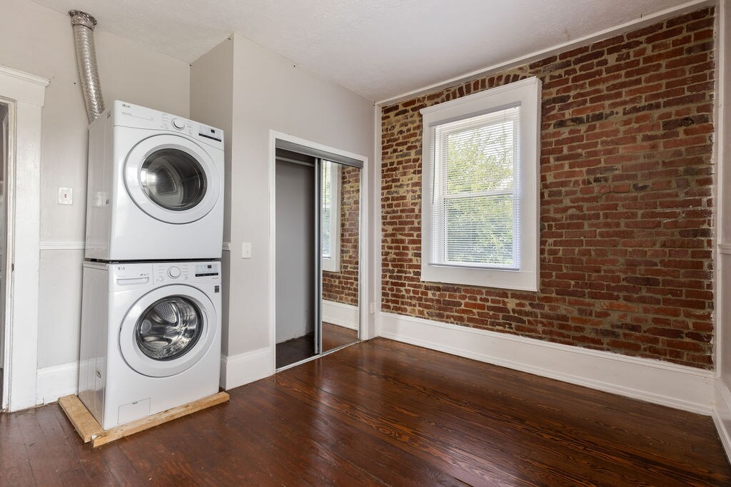 Building Photo - 1889 W 48th St