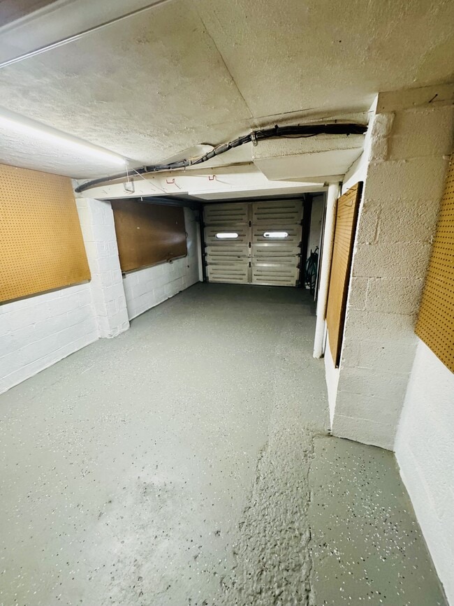 Building Photo - 741 Jefferson Rd