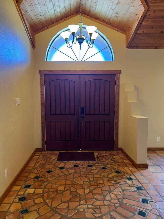 Building Photo - ** Spacious Retreat in Terra Estates II **