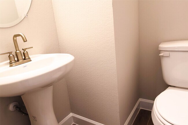 Building Photo - 3316 Vine Ter Trce