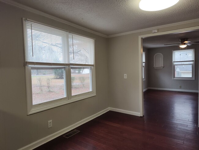 Building Photo - Move-in Ready duplex located in The Rockwe...