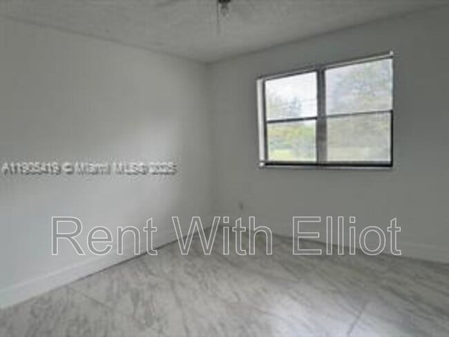 Building Photo - 610 S Park Rd