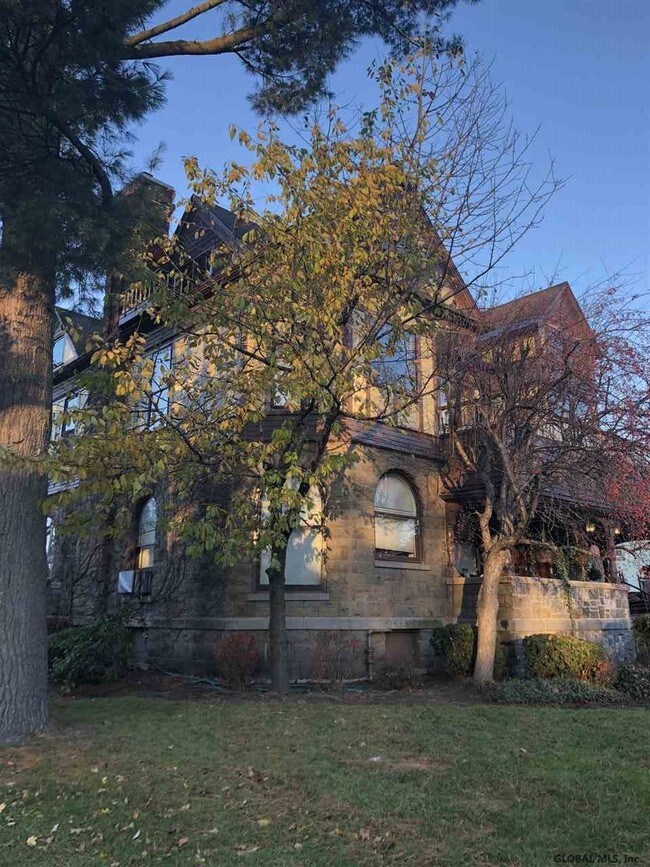 Building Photo - 115 Union Ave