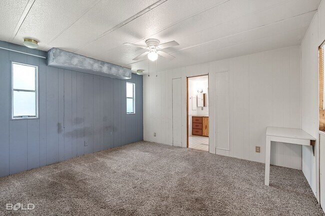 Building Photo - MOVE IN SPECIAL HALF OFF FIRST MONTHS RENT