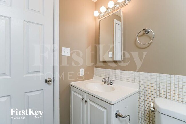 Building Photo - 5348 Trailoaks Dr