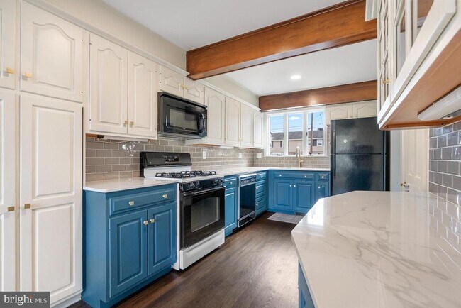 Building Photo - 48 S Locust Ave