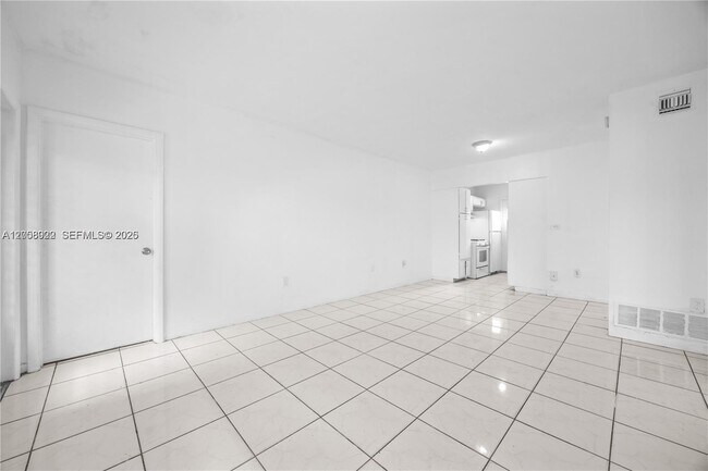 Building Photo - 2072 NE 169th St