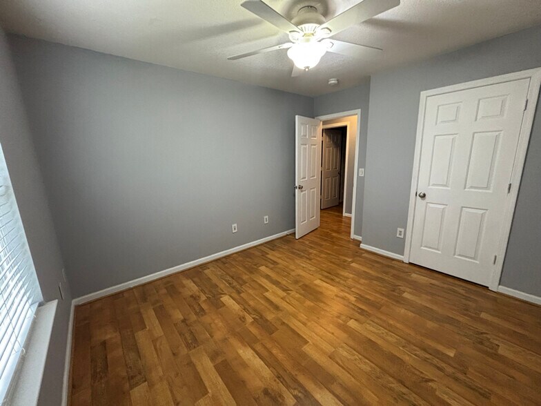 Building Photo - 438 Old Colony Rd