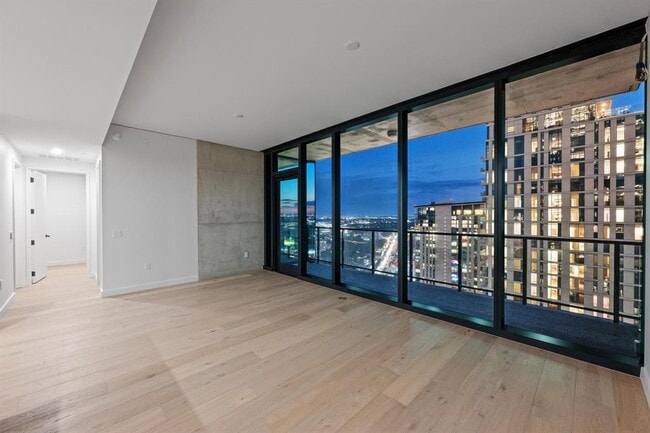 Building Photo - 610 Davis St