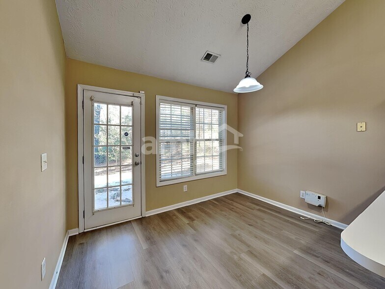 Building Photo - 725 Windsor Brook Ln