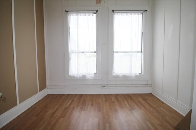 Building Photo - 211 W Milam St