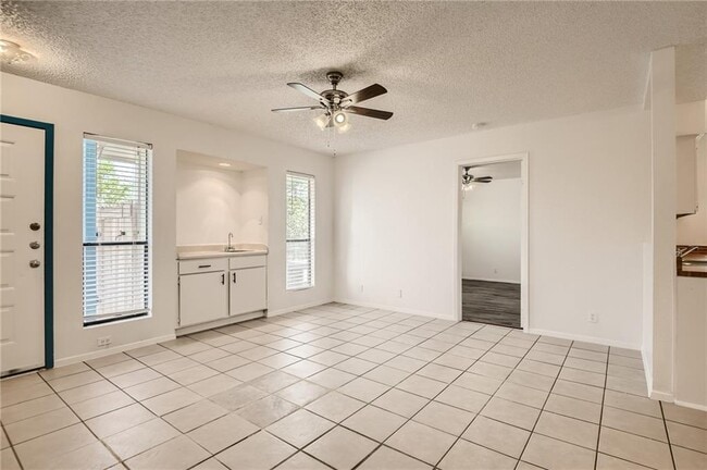 Building Photo - 905 Chisholm Cove