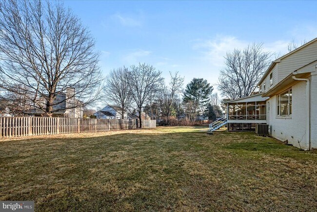 Building Photo - 641 W Country Club Dr