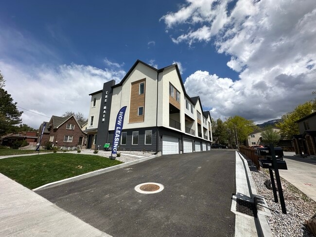 Building Photo - The Main