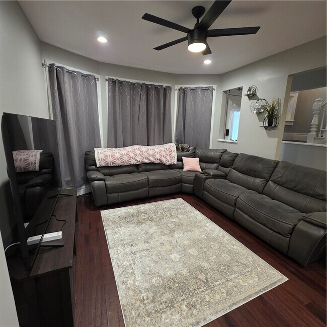 Building Photo - 149 Adam St