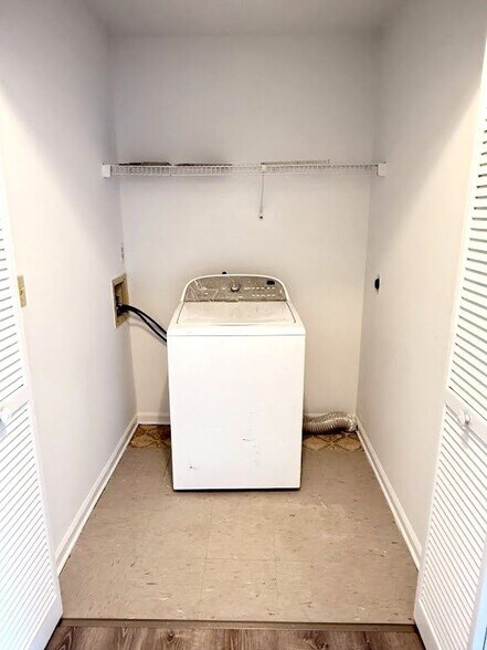 Building Photo - 691 Biltmore Dr