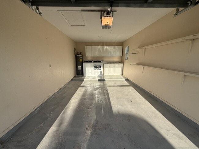 Building Photo - 7367 Kenwood Dr