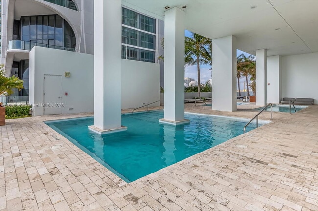 Building Photo - 1040 Biscayne Blvd