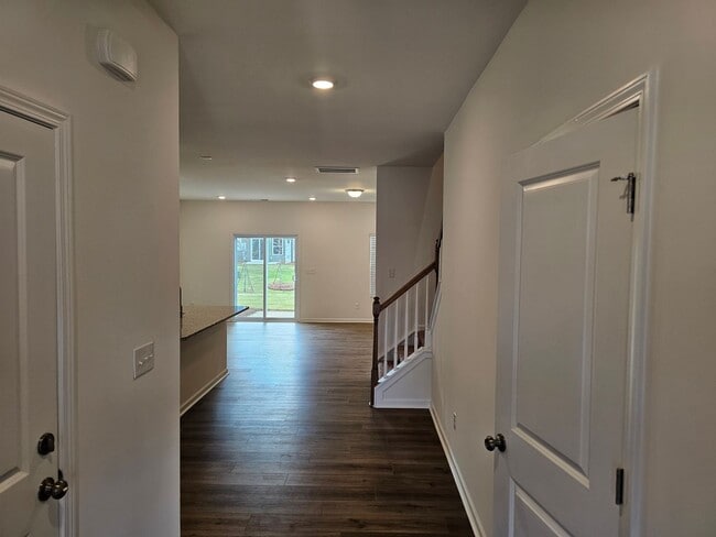 Building Photo - Beautiful Townhome in Concord! Great schools!