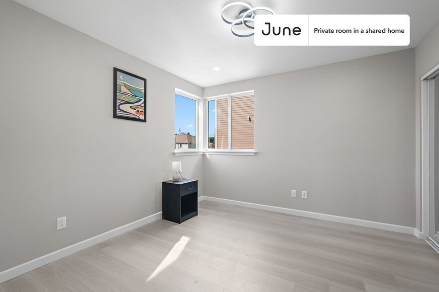Building Photo - Room in Shared 5 bed/5 bath home in Boyle Heights