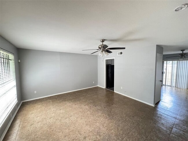 Building Photo - 7925 Grove Ridge Dr