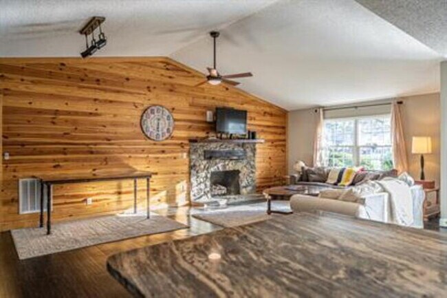 Building Photo - 805 Barnell Dr