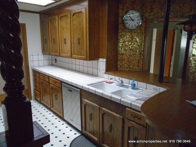 Building Photo - Move In Special: Central Roseville, Pool, Gardner Single Story Large Yard,  3 bedrooms, 2 baths, ...