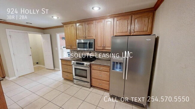 Building Photo - 924 Holly St