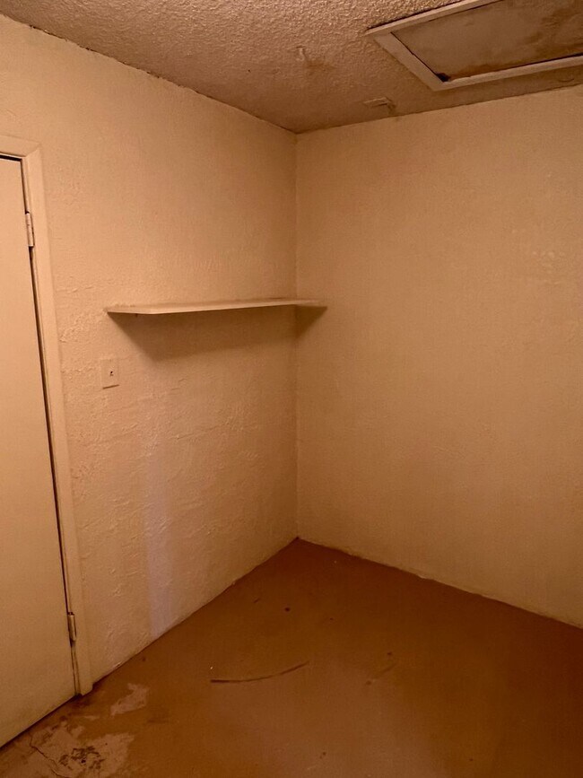 Building Photo - Low-Maintenance Living with Private Pool in Chandler