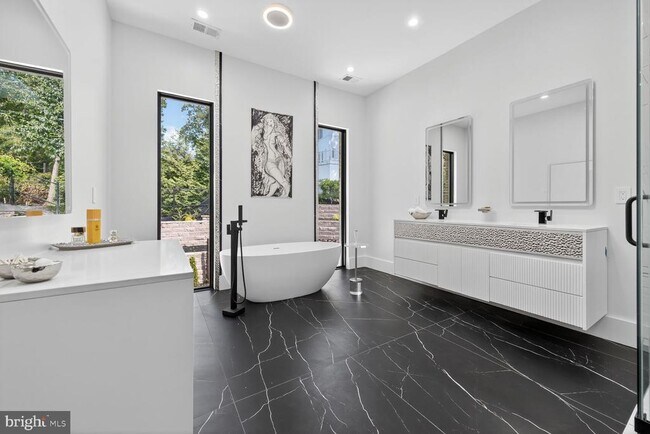 Building Photo - 4509 Foxhall Cres NW