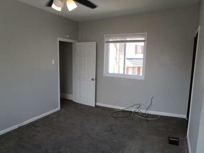 Building Photo - UPDATED 1 BEDROOM, 1 BATH HOME + OFFICE IN...