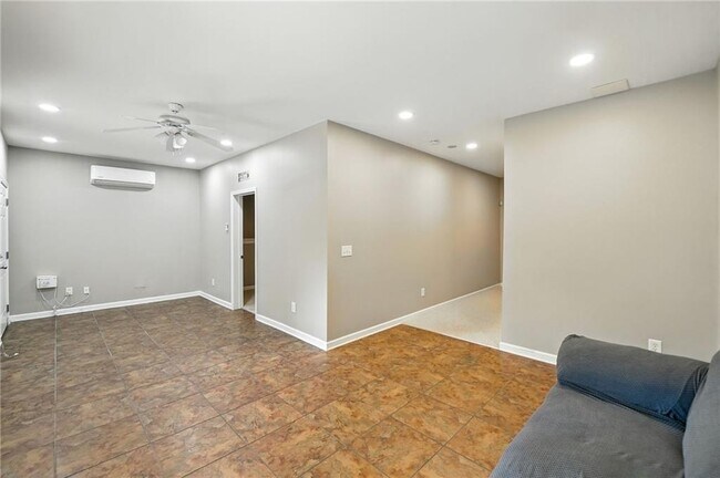 Building Photo - 6030 Ellington Cove