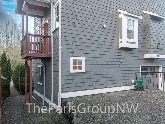 Building Photo - Gorgeous Green Lake 3BR TH – Walk to Swim,...