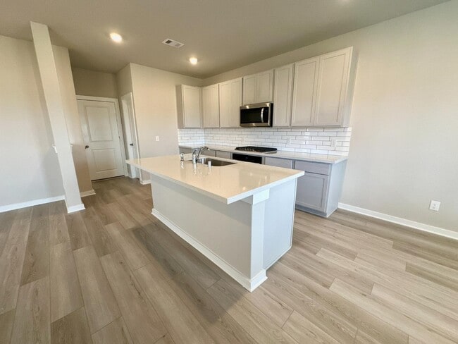 Building Photo - 12176 Ridge Top Dr