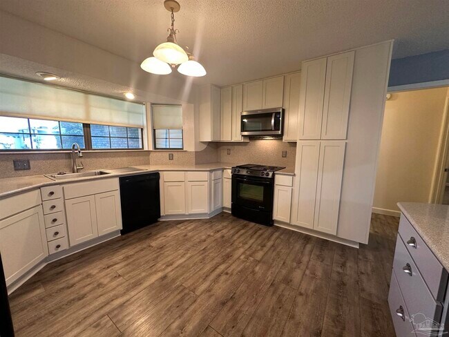 Building Photo - 304 Arabian Dr