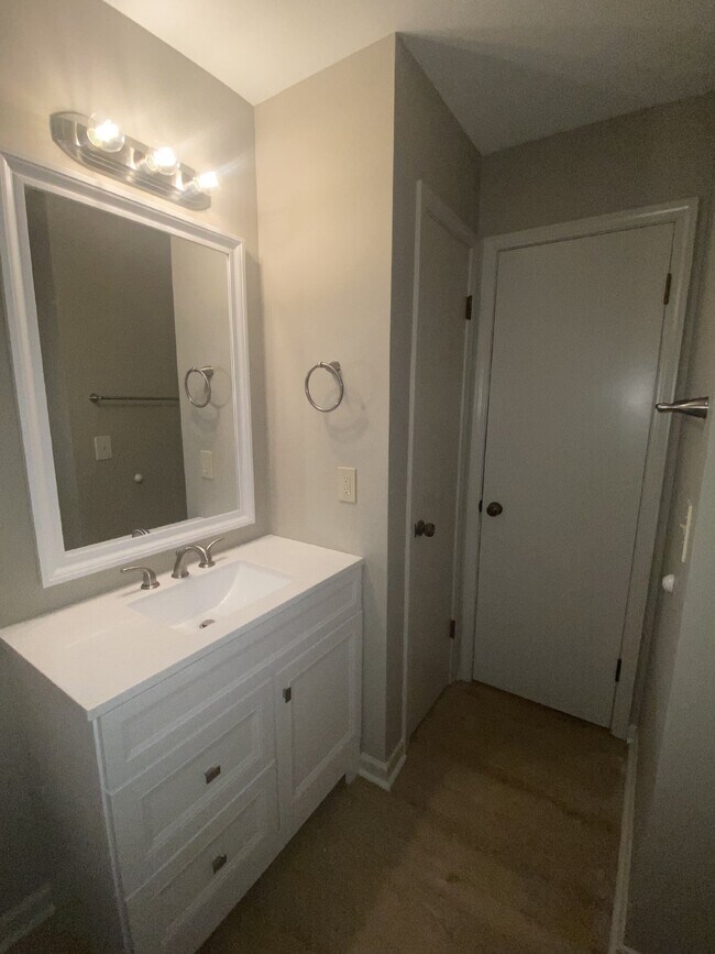 Building Photo - "Charming 2-Bedroom Duplex in Simpsonville...