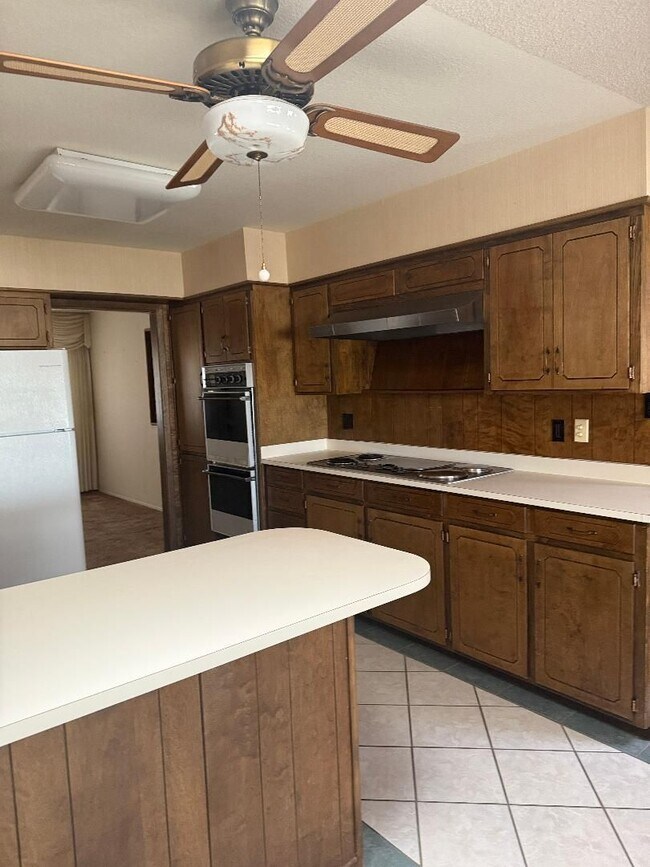 Building Photo - Large Vintage Home Available