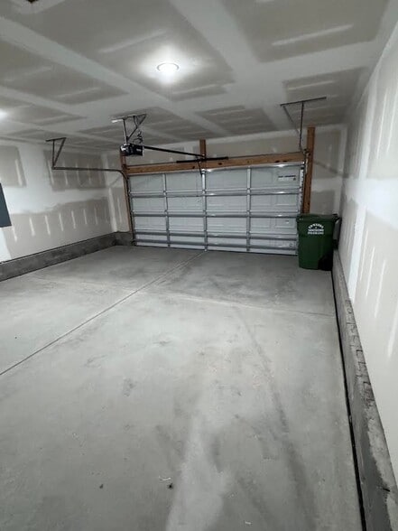 Building Photo - 19 Shiloh Dr