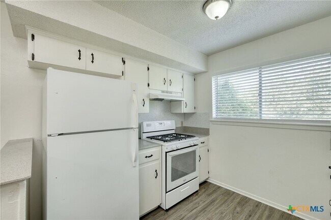 Building Photo - 11410 Pollyanna Ave