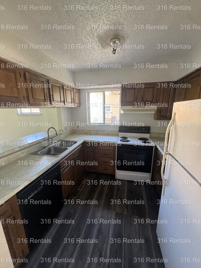 Building Photo - $850- 2 bed 1 bath - Townhomes
