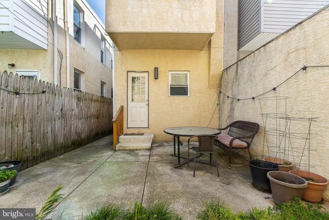 Building Photo - 2425 Wharton St