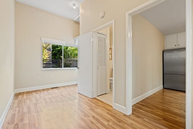 Building Photo - 2 Bed, 1 Bath Noe Valley Flat w Office + G...