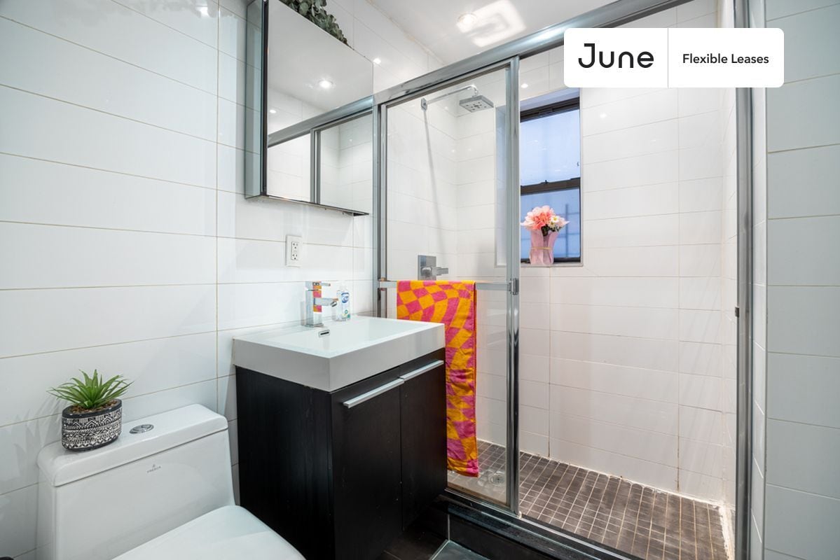 Building Photo - Modern ROOM at The Atlantic House