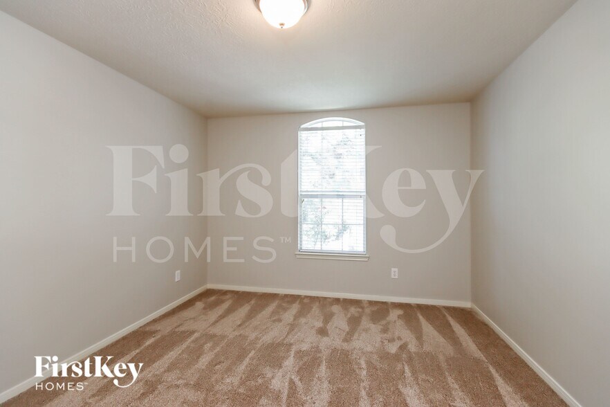 Building Photo - 31306 Hilldale Park Ct
