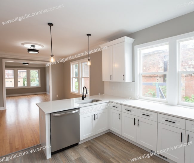 Building Photo - SPECIAL OPPORTUNITY – LARGE 6 BEDROOM RELATED-LIVING HOME