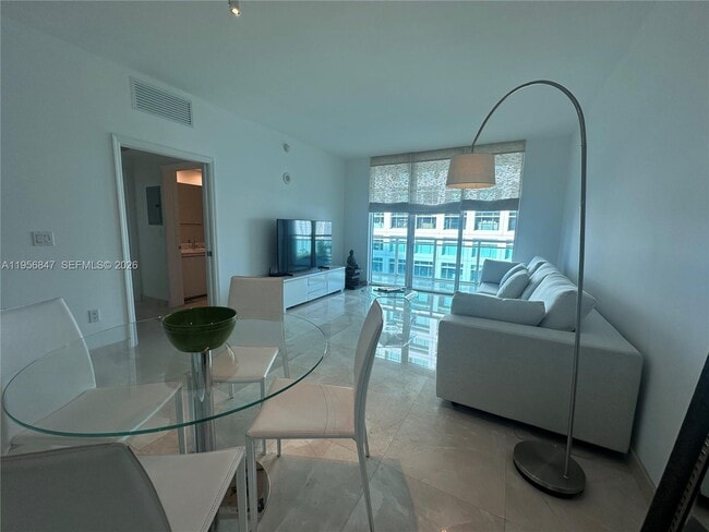 Building Photo - 950 Brickell Bay Dr