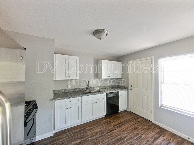 Building Photo - 6838 Crestridge St
